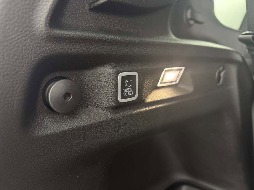 New 2025 Jeep Grand Cherokee L Laredo image 33