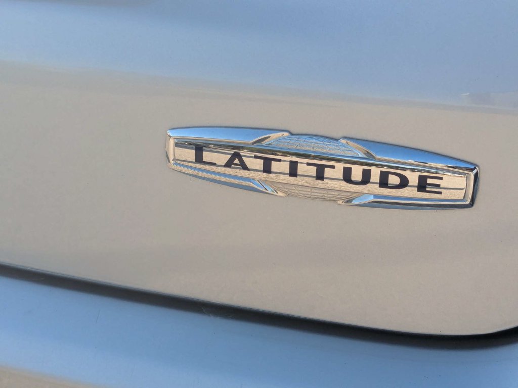 Used 2024 Jeep Compass Latitude AWD/4WD image 16