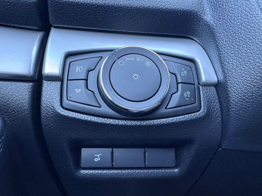 Used 2017 Ford Explorer XLT w/ Equipment Group 202A FWD image 36