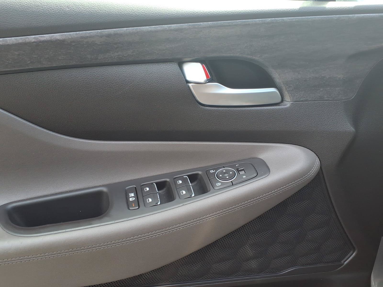 Used 2019 Hyundai Santa Fe SE AWD/4WD image 25