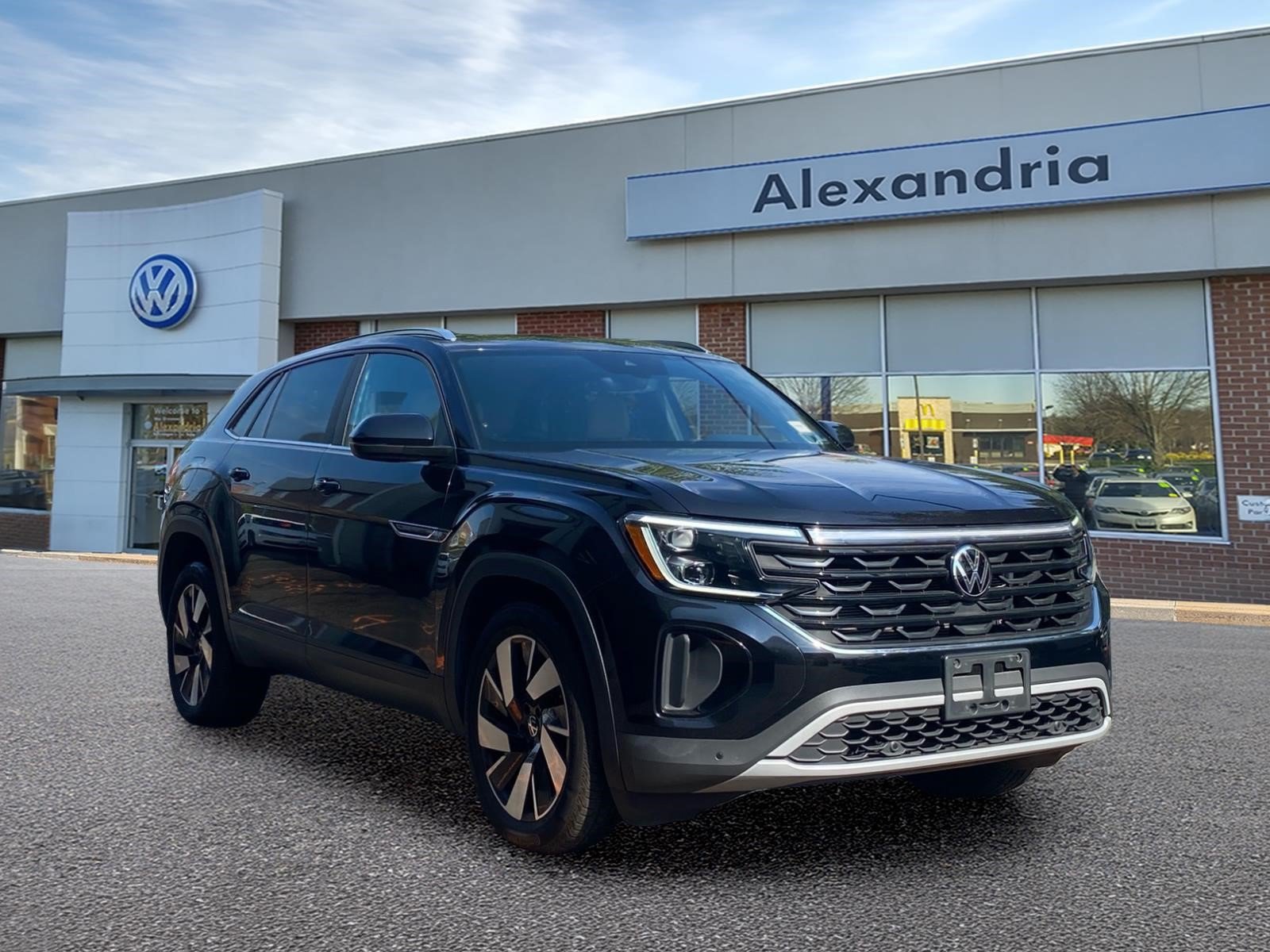 Certified 2024 Volkswagen Atlas Cross Sport SE w/ Panoramic Sunroof Package AWD/4WD image 1