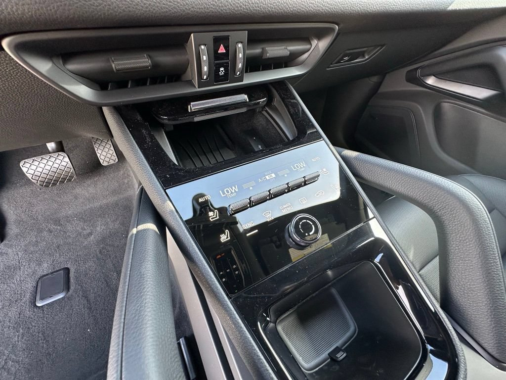 Certified 2025 Porsche Cayenne E-Hybrid AWD/4WD image 26