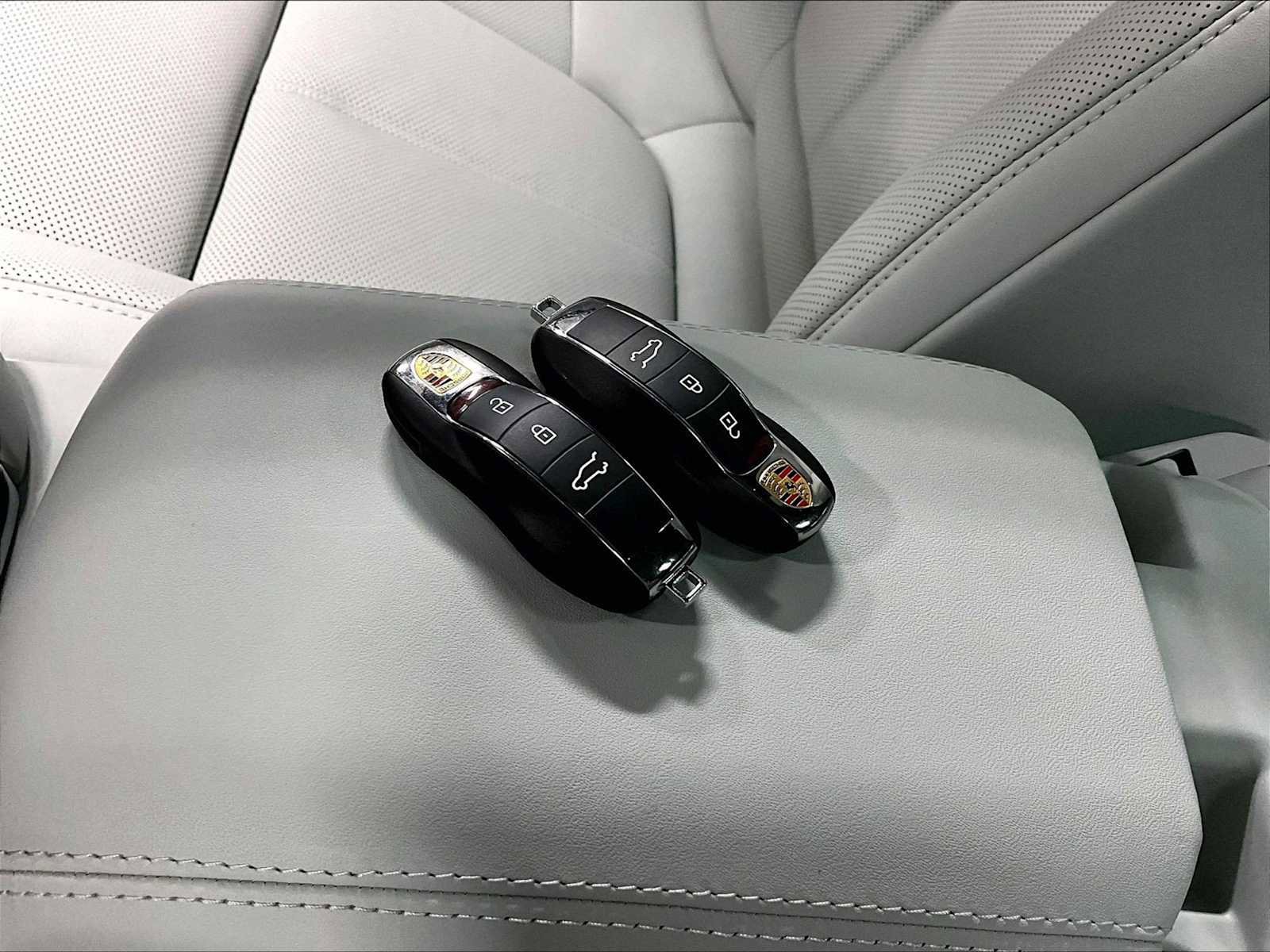 New 2026 Porsche Macan Turbo AWD/4WD image 36