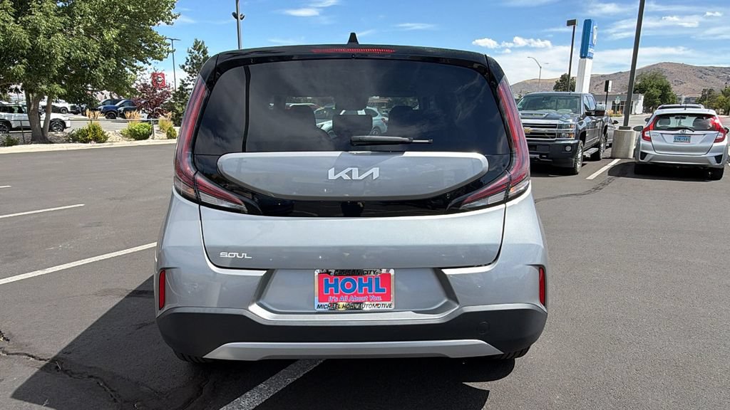 Used 2024 Kia Soul LX w/ Option Group 015 FWD image 4