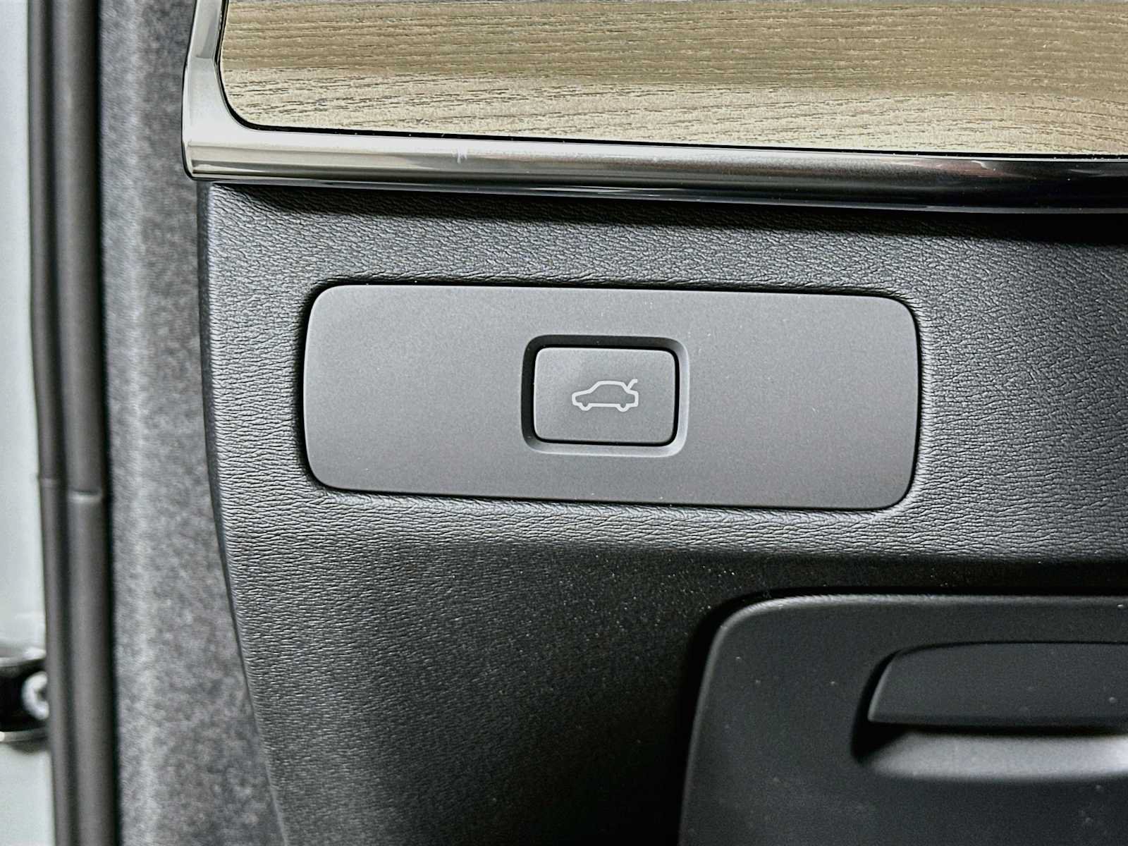 New 2027 Volvo XC90 B6 Plus AWD/4WD image 10