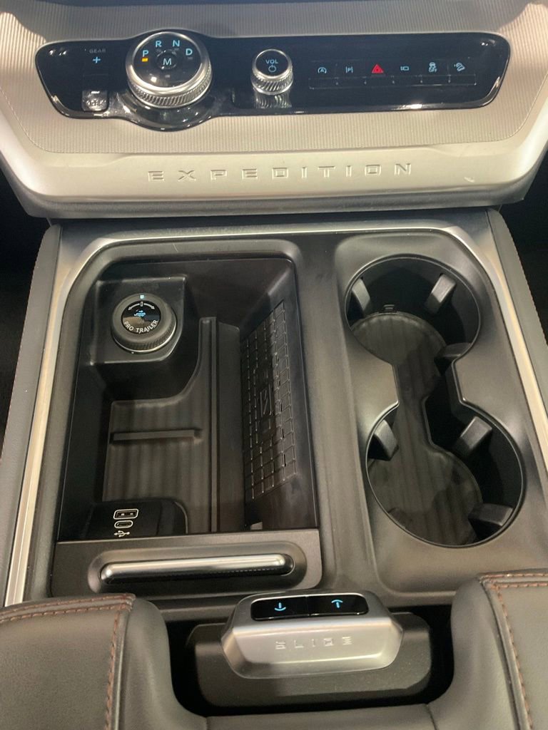 Used 2025 Ford Expedition Max Active AWD/4WD image 23