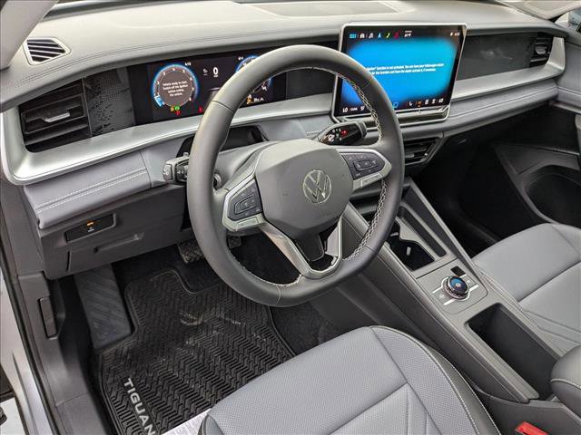 New 2025 Volkswagen Tiguan SE image 3