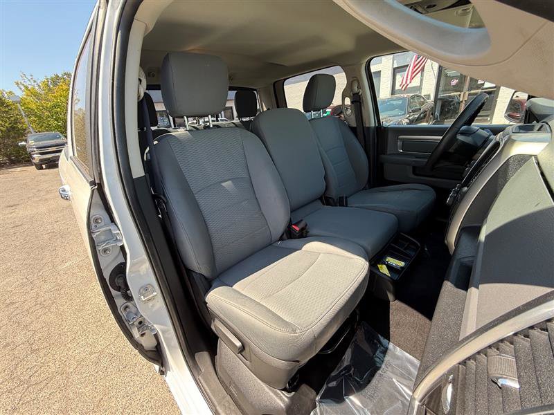 Used 2017 RAM 1500 Classic SLT AWD/4WD image 31