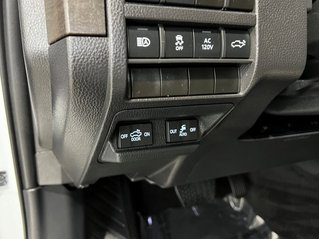 Used 2025 Toyota Tacoma Limited image 28