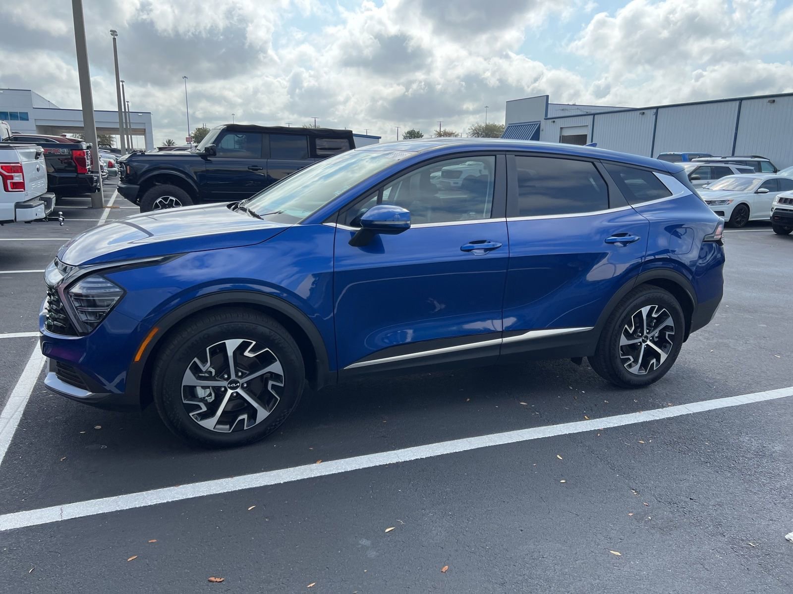 Used 2025 Kia Sportage EX image 18