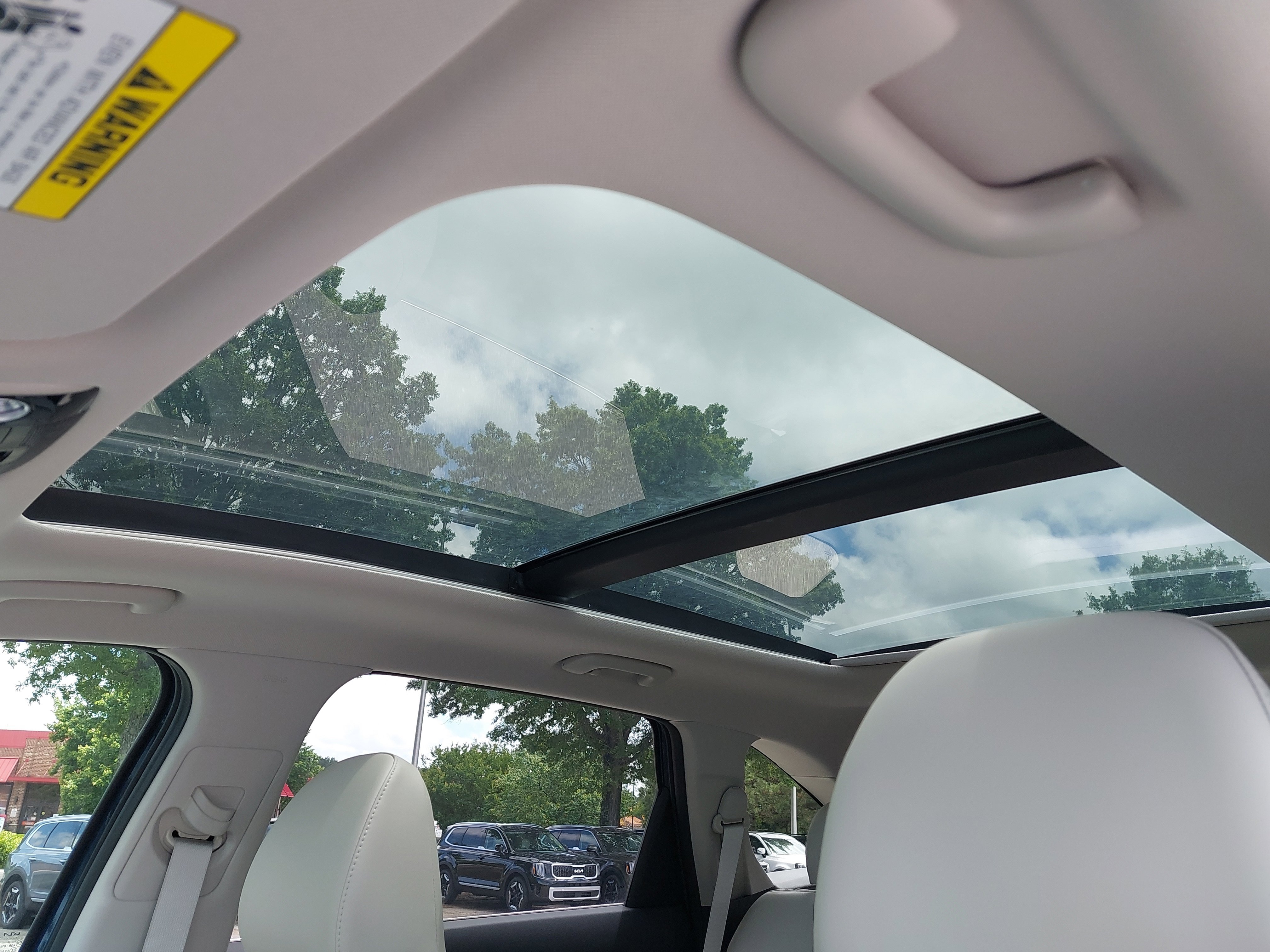New 2025 Kia Sorento S w/ Panoramic Sunroof Package image 32