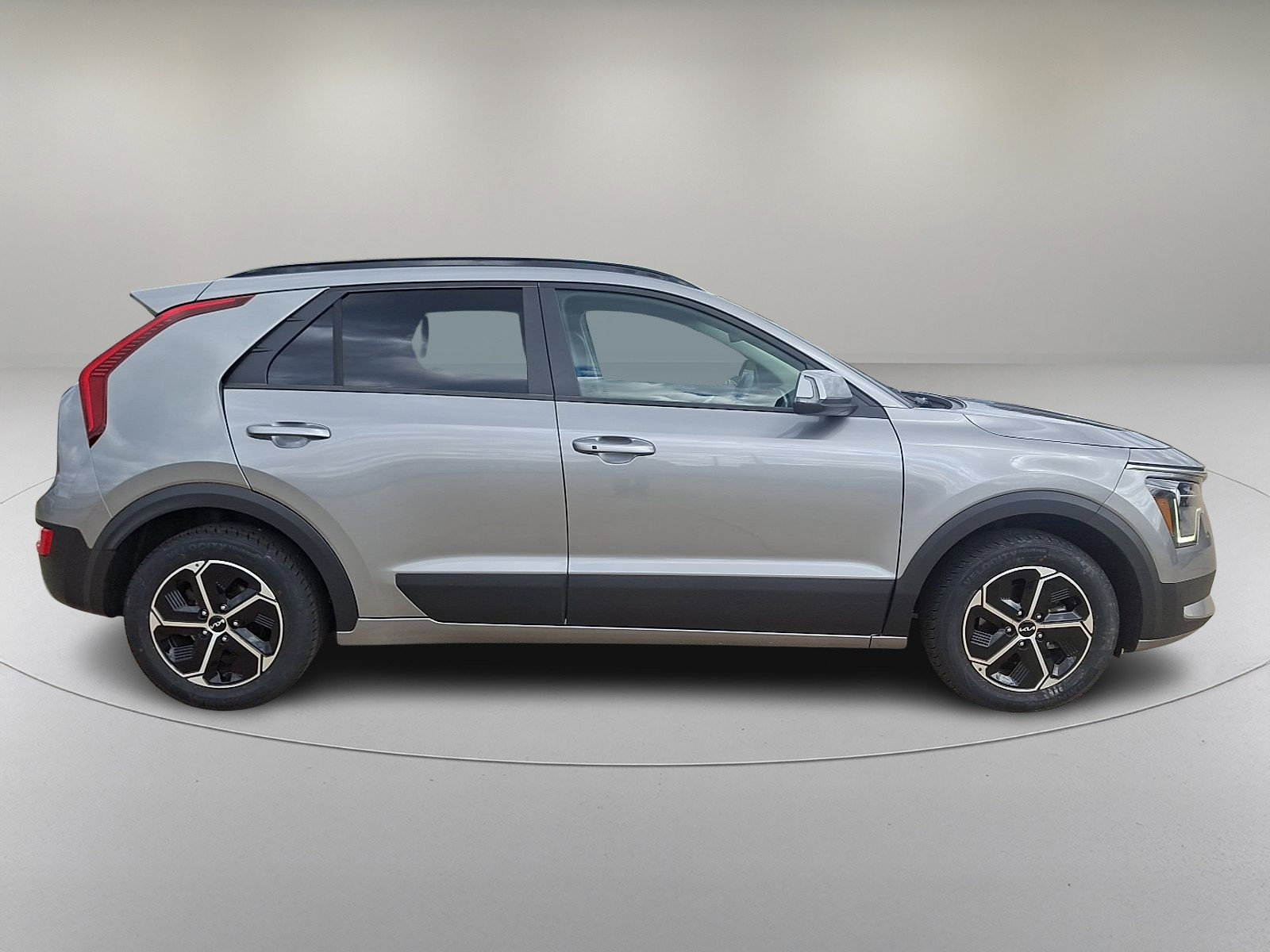 Used 2023 Kia Niro EX image 12