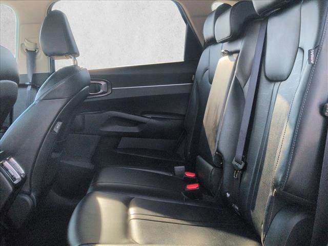 Used 2024 Kia Sorento S image 19