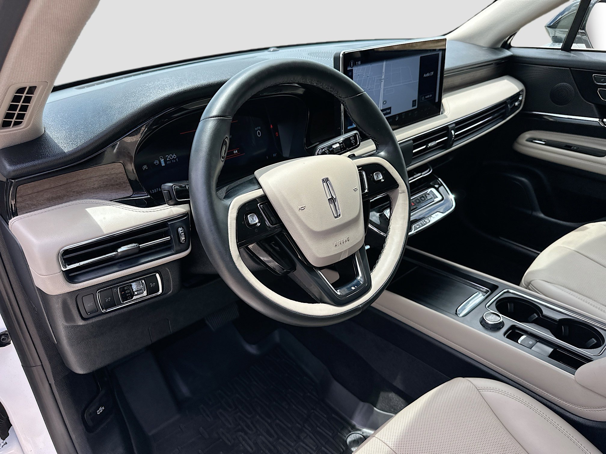 Used 2025 Lincoln Corsair Reserve FWD image 9