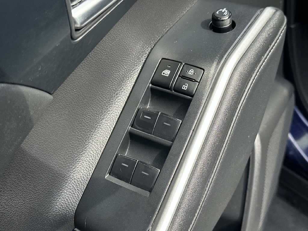 Used 2023 Toyota Highlander XLE FWD image 25