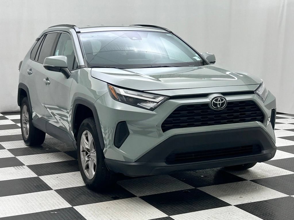 Used 2023 Toyota RAV4 XLE AWD/4WD image 2