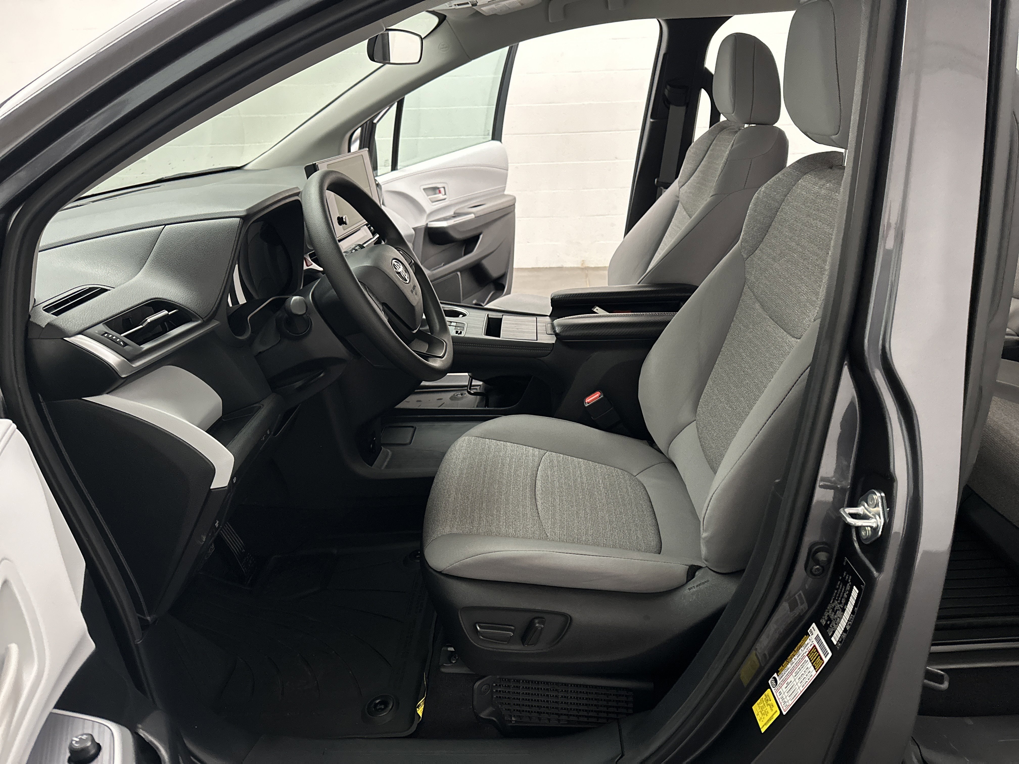 Used 2025 Toyota Sienna LE image 16