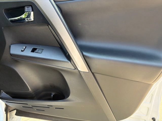 Used 2018 Toyota RAV4 XLE AWD/4WD image 31