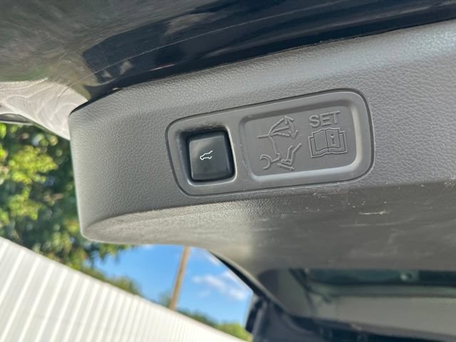 Used 2019 Ford Expedition Limited w/ Equipment Group 301A RWD image 11