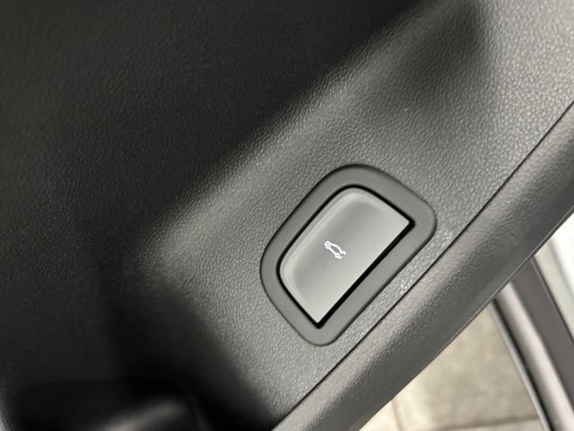 New 2027 Chevrolet Traverse LT w/ Driver Confidence Package FWD image 17