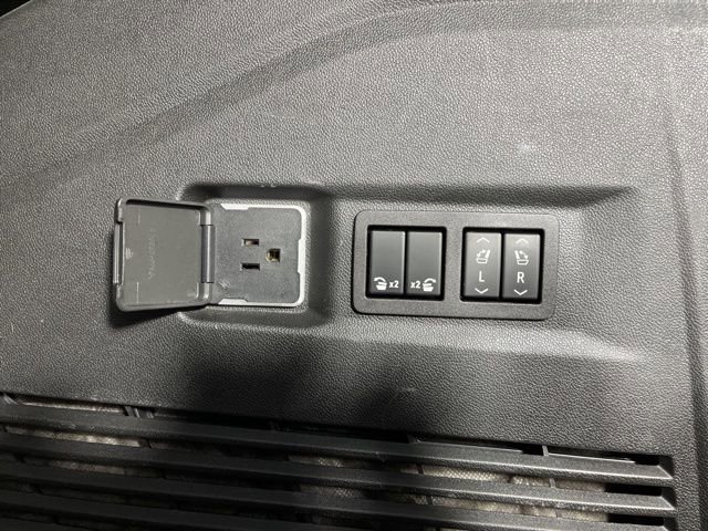 Used 2024 Chevrolet Tahoe Premier RWD image 48