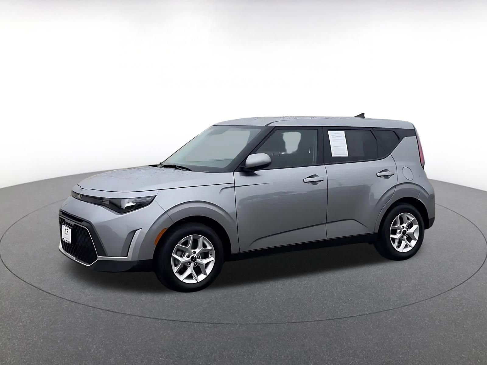 Used 2025 Kia Soul LX w/ LX Technology Package FWD image 8