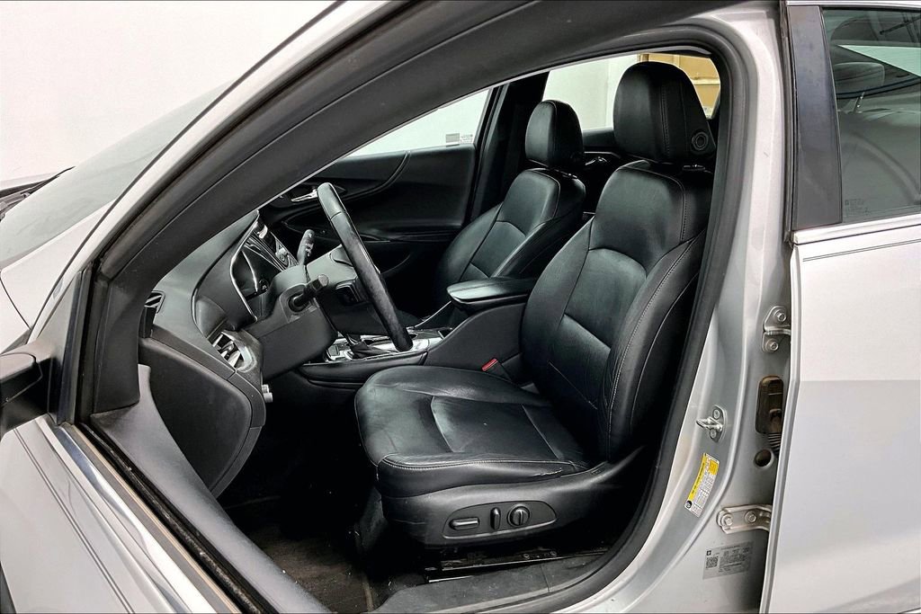 Used 2018 Chevrolet Malibu LT w/ Leather Package image 32