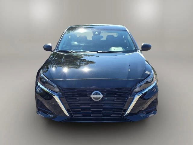 Used 2024 Nissan Altima 2.5 SV image 2
