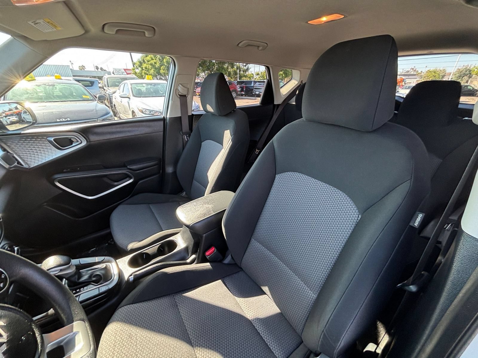 Used 2025 Kia Soul LX w/ LX Technology Package FWD image 31