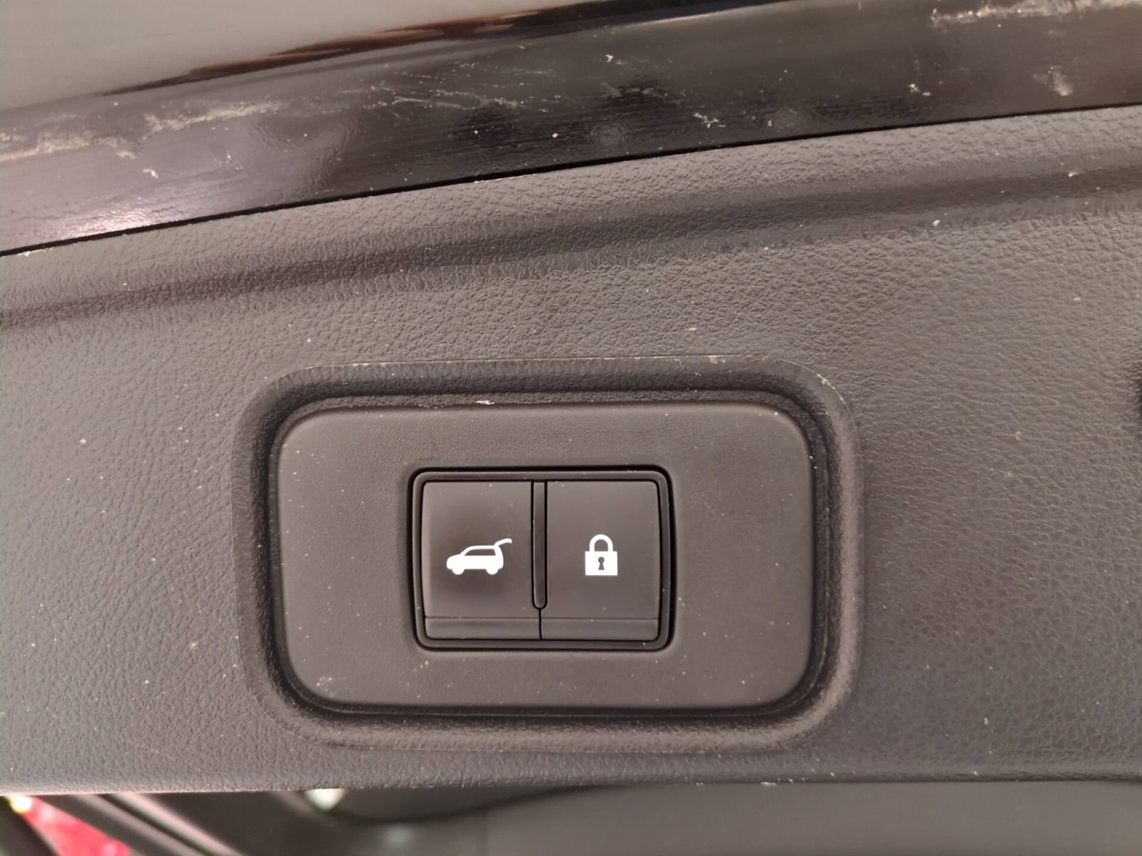 Used 2025 Nissan Pathfinder SL w/ Cargo Package image 12