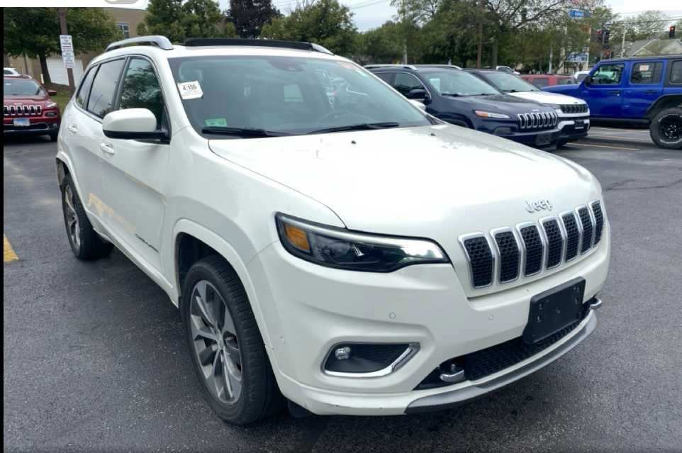 Used 2019 Jeep Cherokee Overland w/ Technology Group AWD/4WD image 3