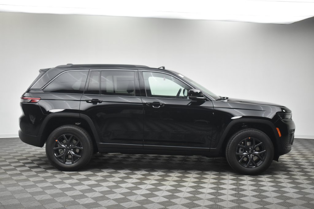 New 2027 Jeep Grand Cherokee 4WD image 3