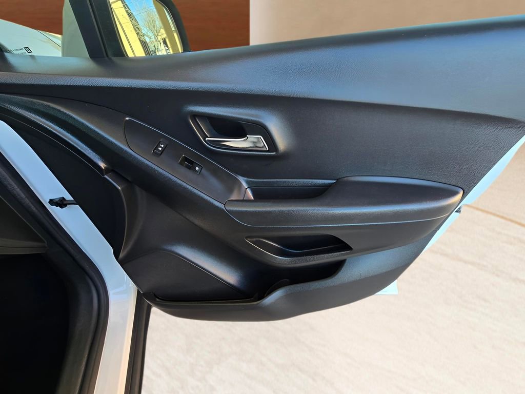 Used 2020 Chevrolet Trax LS image 56