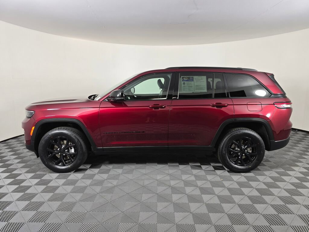 Used 2024 Jeep Grand Cherokee Altitude image 6