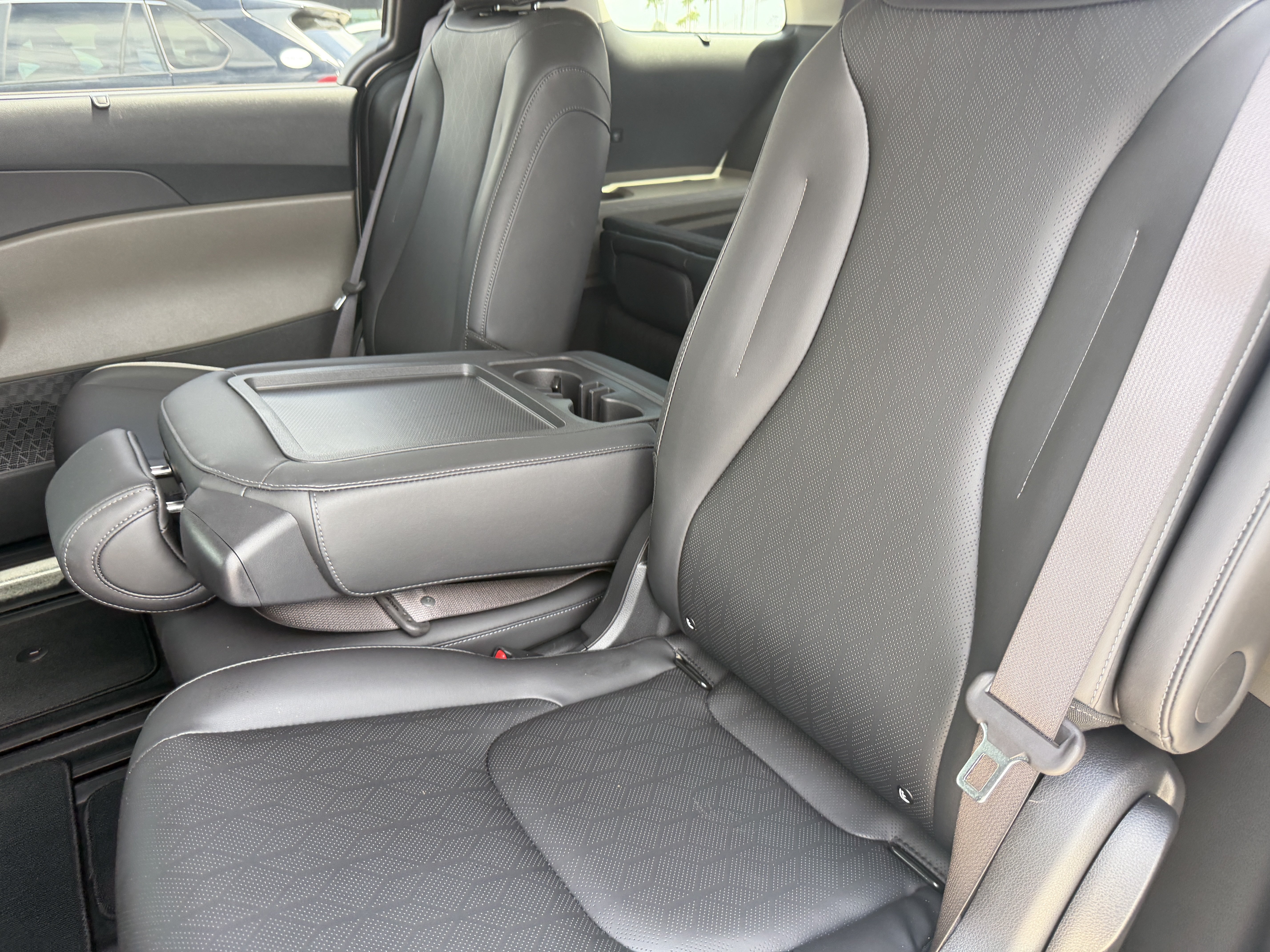 Certified 2025 Kia Carnival EX FWD image 14
