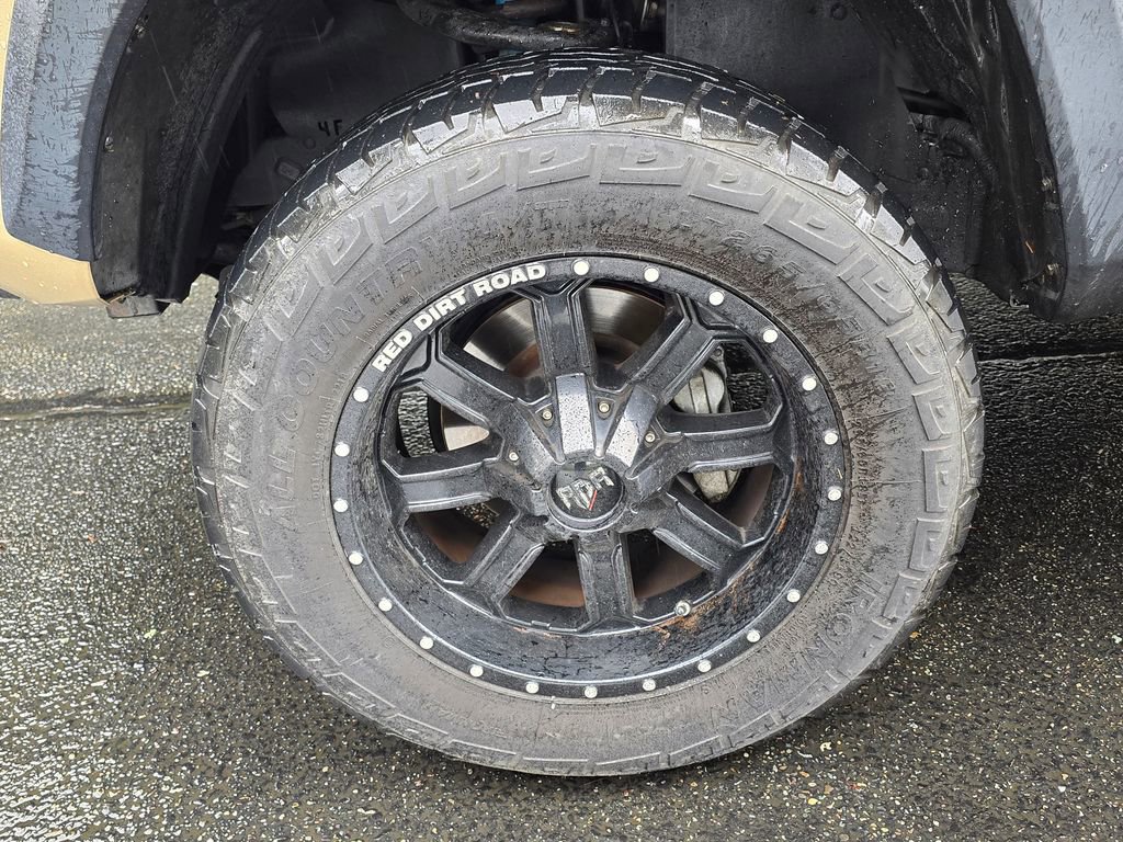 Used 2017 Toyota Tacoma TRD Off-Road AWD/4WD image 10
