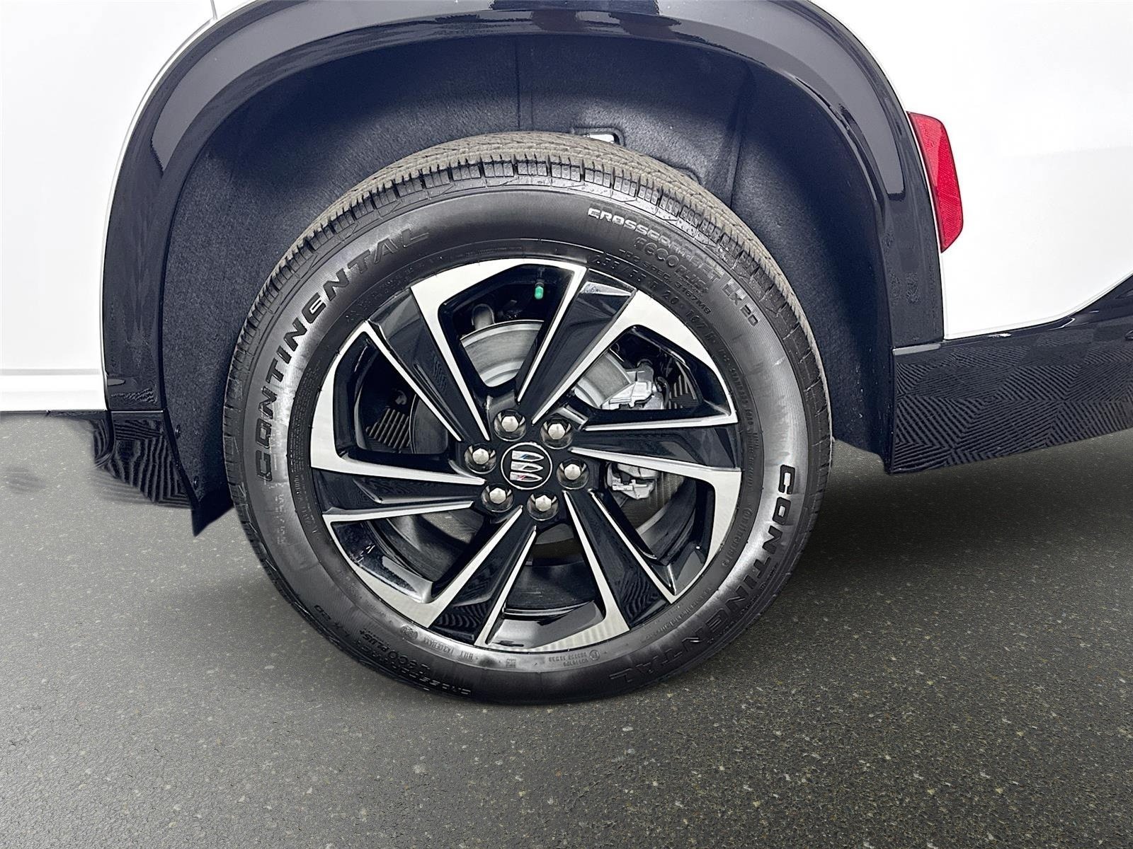 New 2026 Buick Enclave Sport Touring w/ Power Package FWD image 34