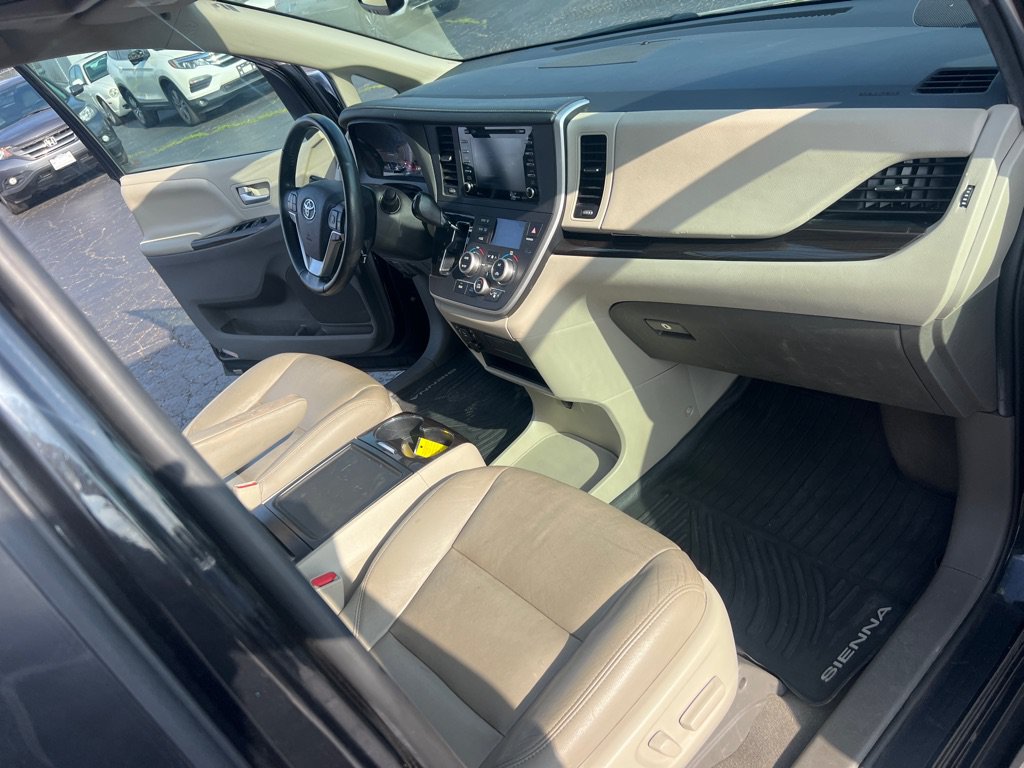 Used 2020 Toyota Sienna XLE AWD/4WD image 18