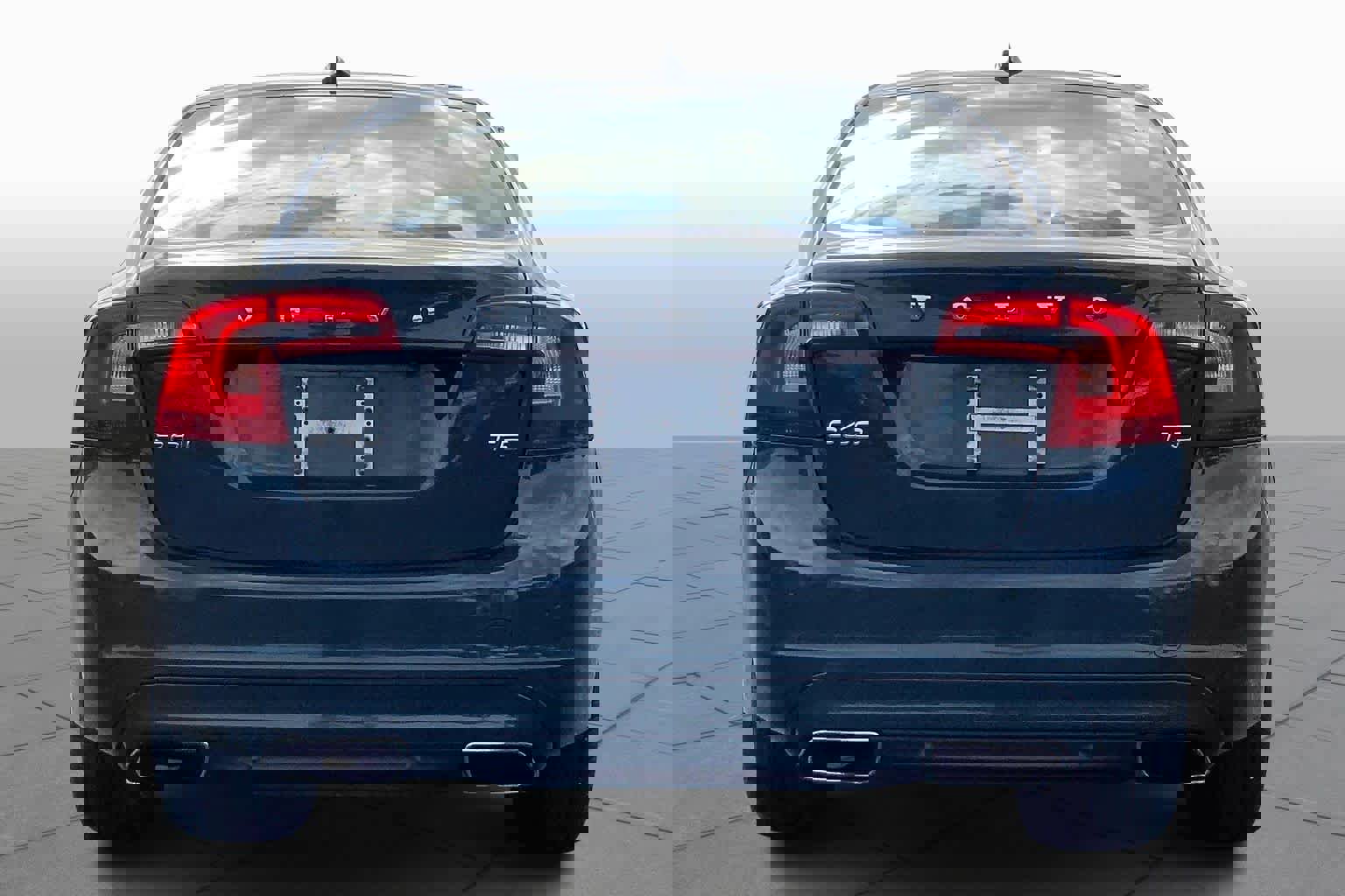 Used 2016 Volvo S60 T5 Premier w/ Convenience Package image 4