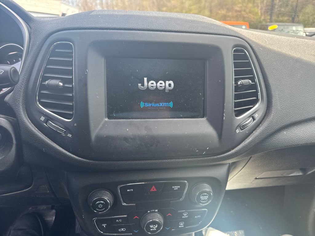 Used 2019 Jeep Compass Latitude image 9
