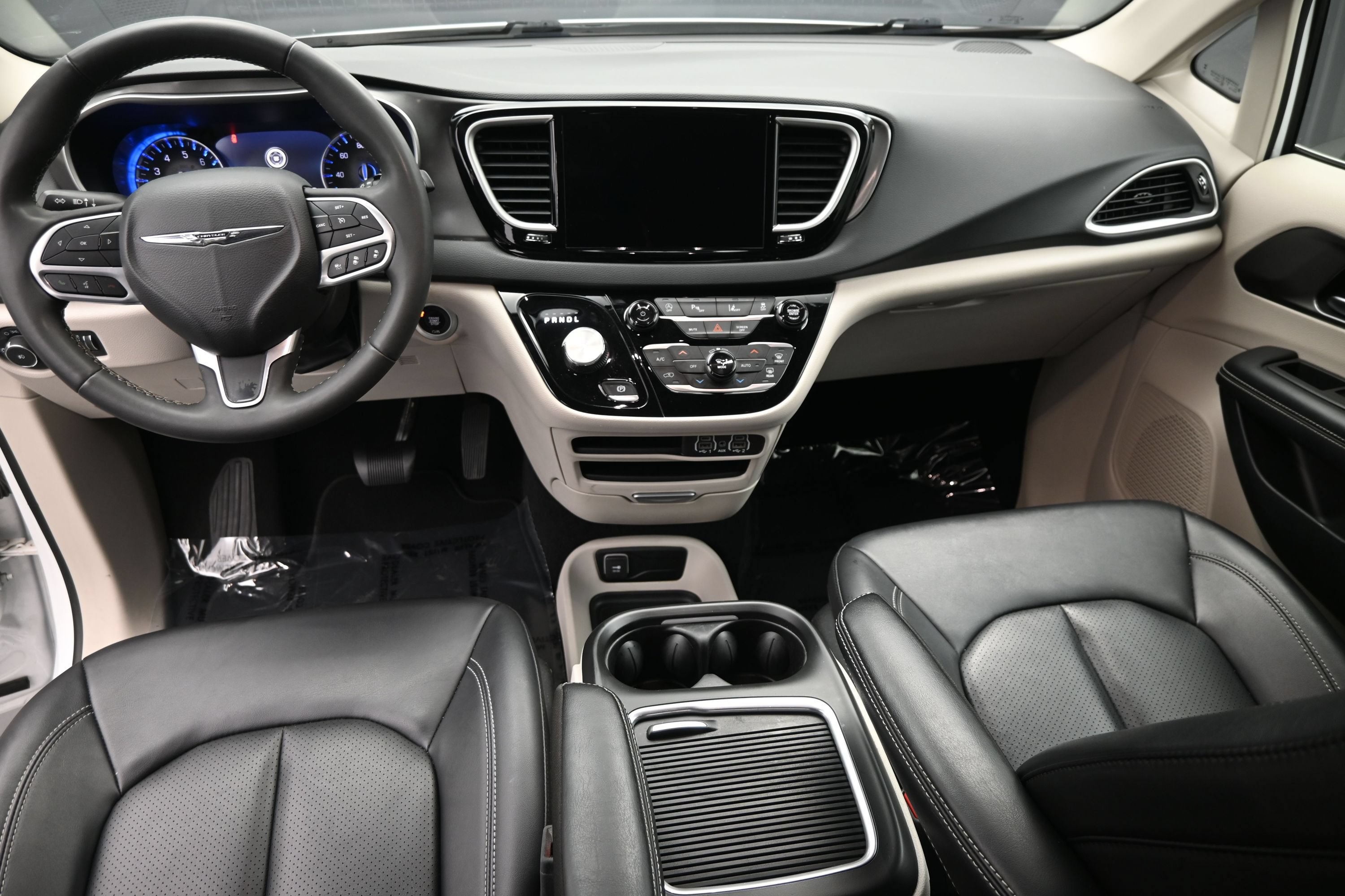 Used 2024 Chrysler Pacifica Touring-L FWD image 14