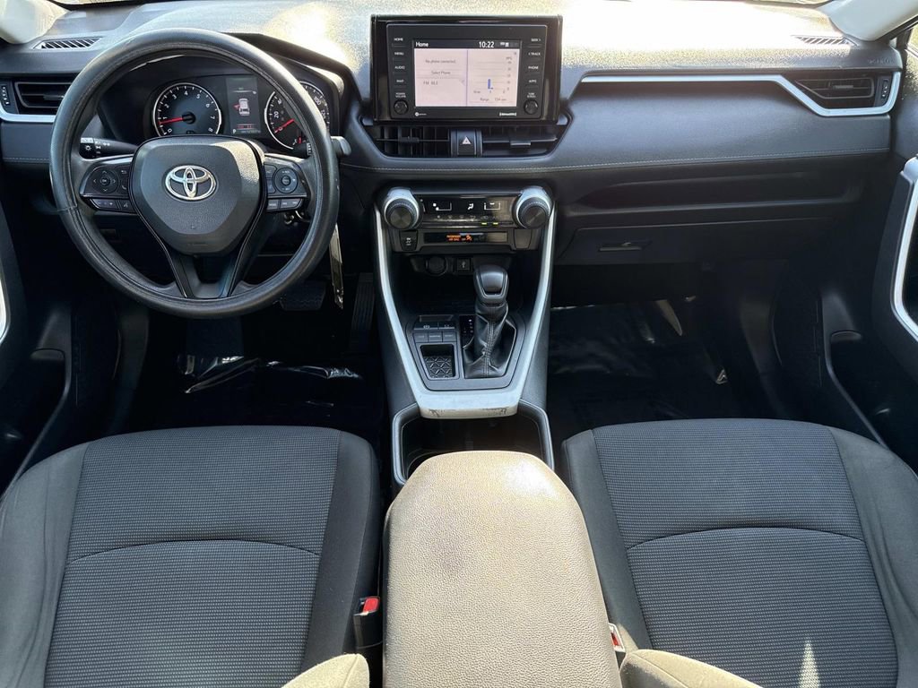 Used 2022 Toyota RAV4 LE image 16