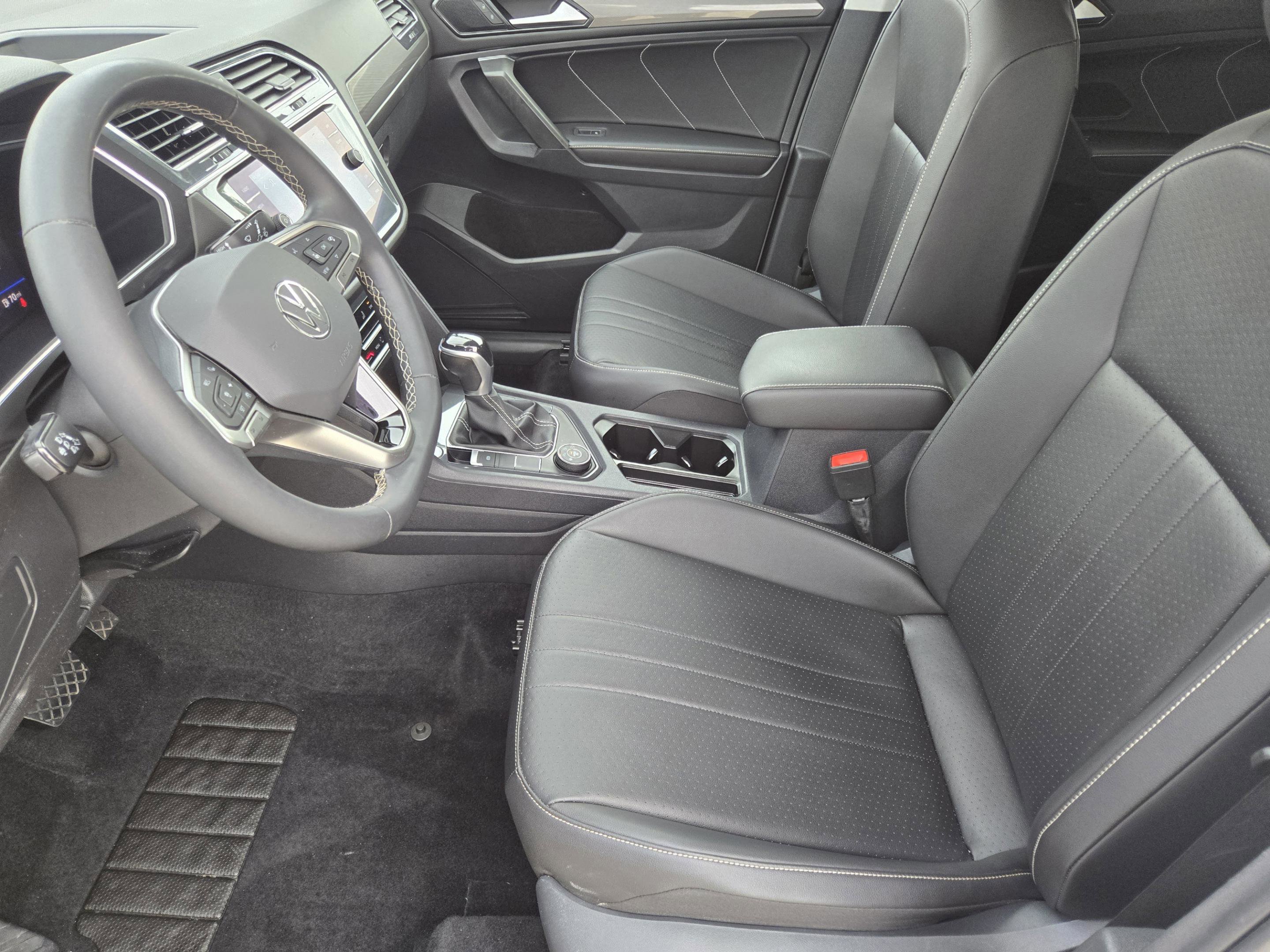 Used 2022 Volkswagen Tiguan SE AWD/4WD image 9
