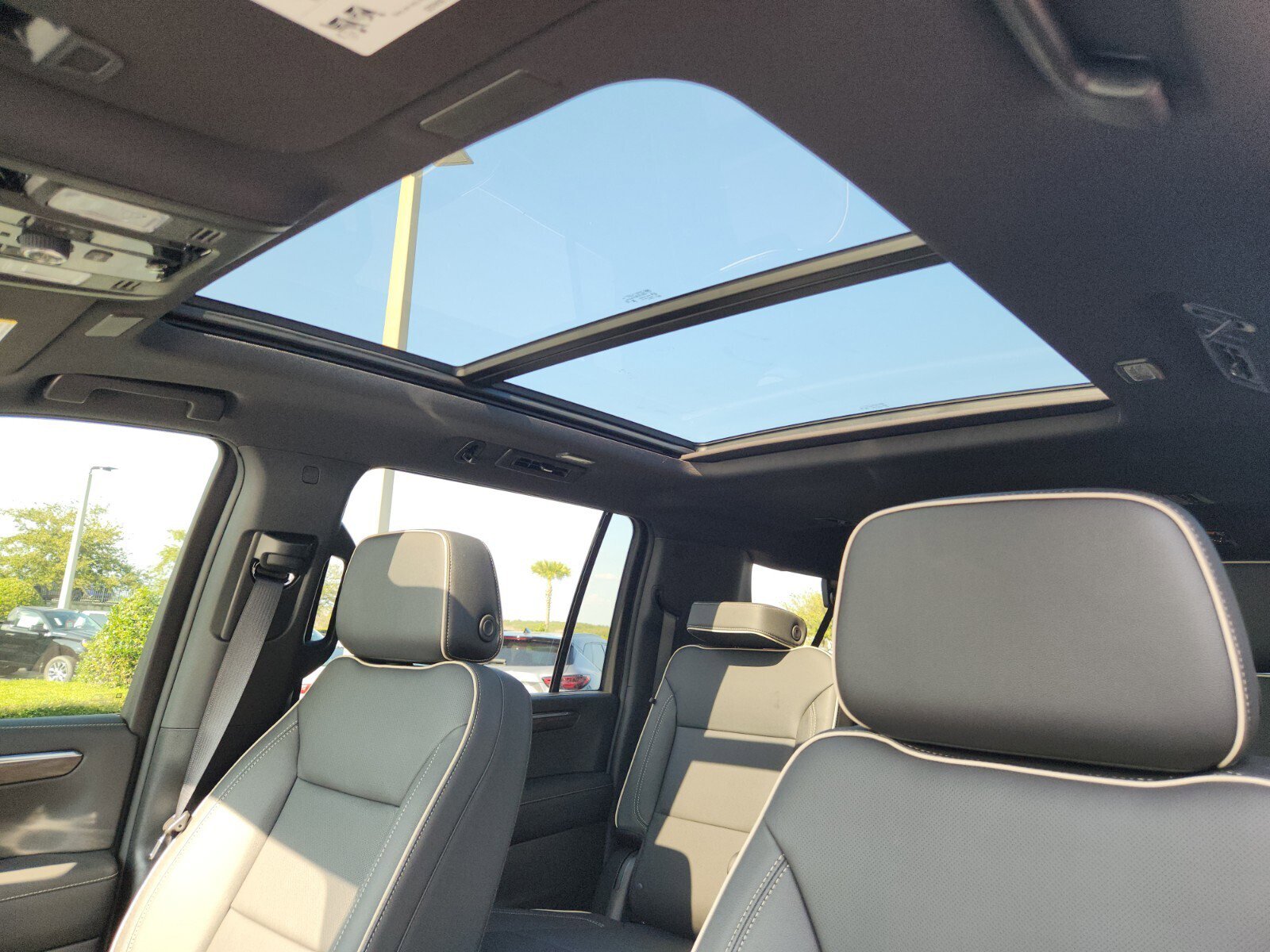 New 2026 Chevrolet Suburban Premier image 18