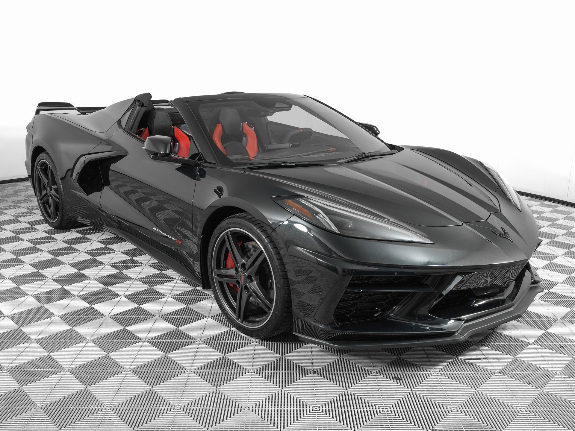 Used 2024 Chevrolet Corvette Stingray Premium Conv w/ Z51 Performance Package image 3