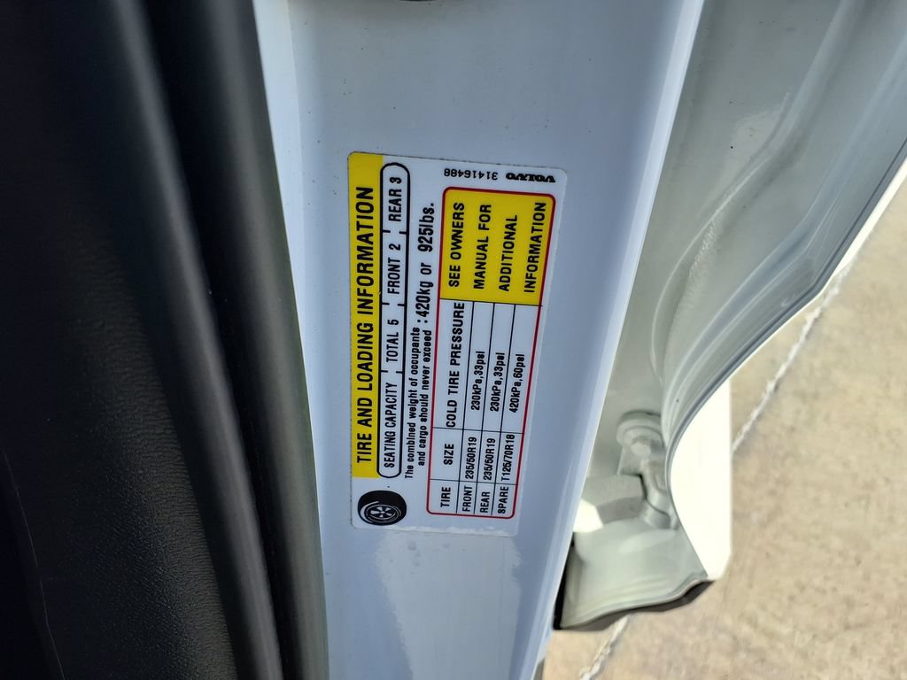 Certified 2023 Volvo XC40 B4 Plus w/ Climate Package FWD image 39