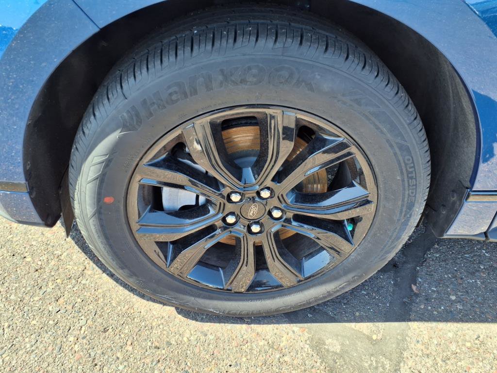 Certified 2024 Ford Edge SE w/ Black Appearance Package image 33