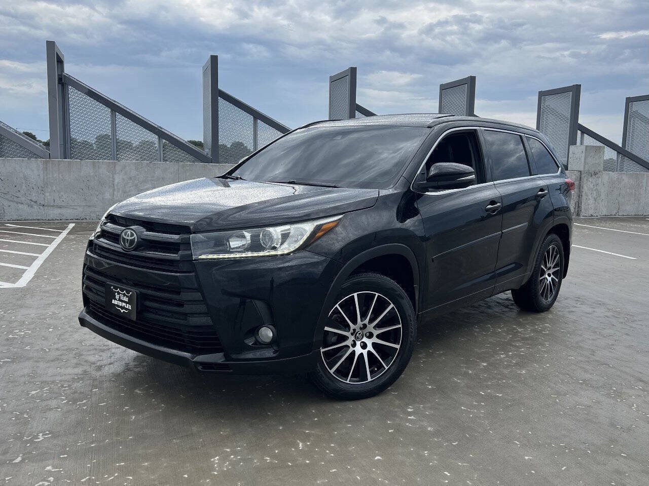 Used 2018 Toyota Highlander SE w/ Protection Package #3 AWD/4WD image 2