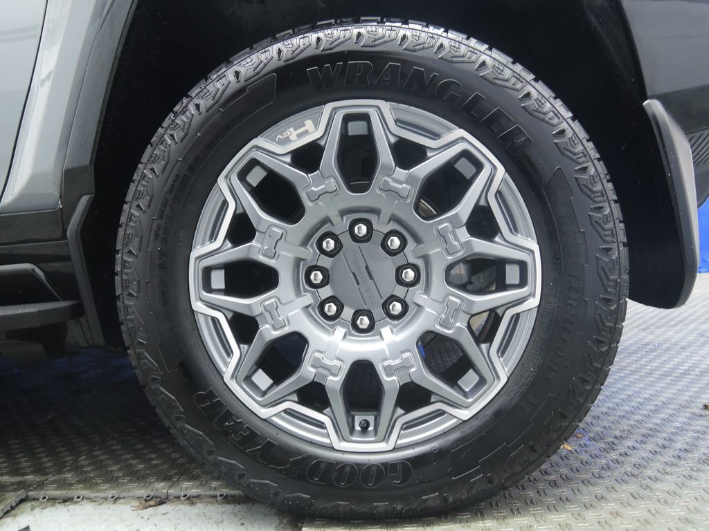 Used 2024 GMC Hummer EV 3X w/ LPO, Illumination Package AWD/4WD image 8