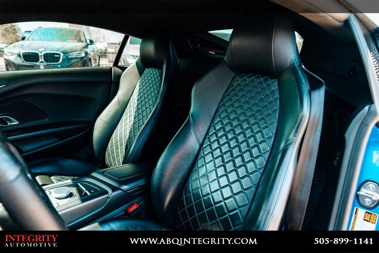 Used 2017 Audi R8 V10 w/ Carbon Exterior Package image 27